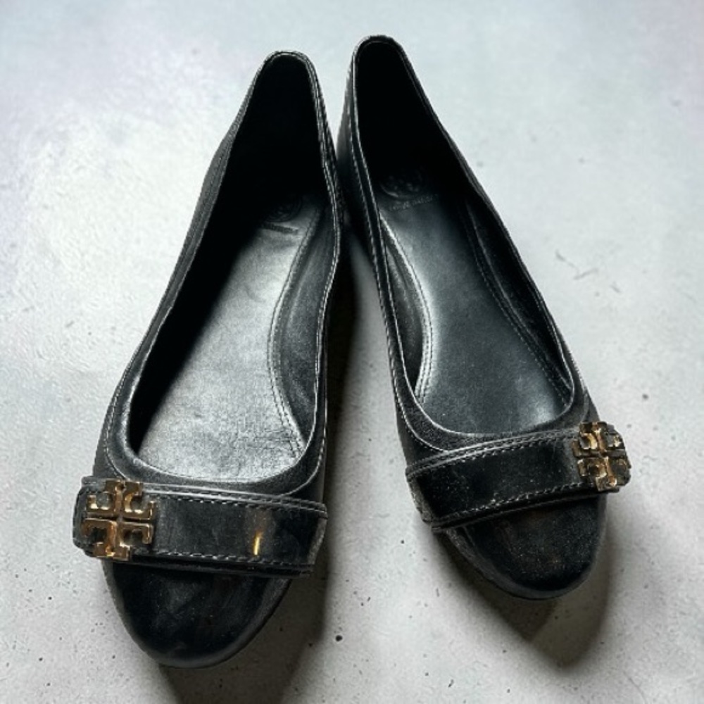 Tory Burch Black Ballet Flats w/ Gold Logo | Size 8.5